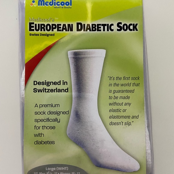 Bundle (5 pairs) European Diabetic Sock (3 white 2 black) - Picture 3 of 9